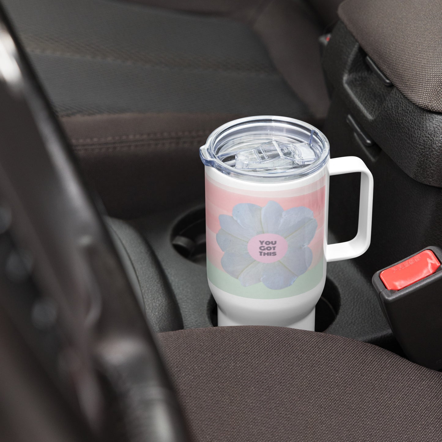 Travel mug with a handle